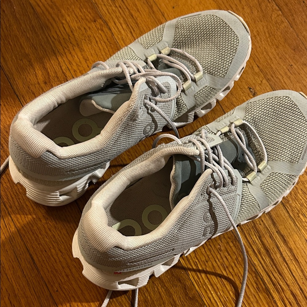 Women's On Cloud shoes